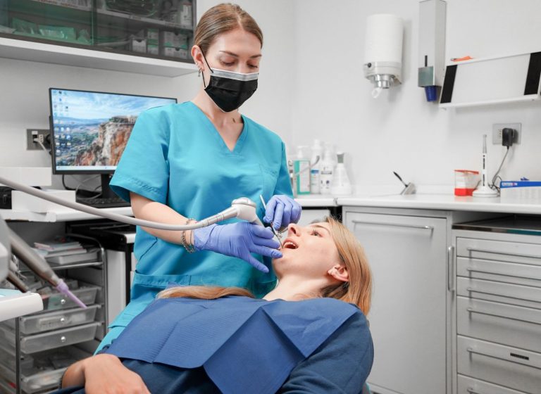 Blog 2 come funziona la pulizia dei denti